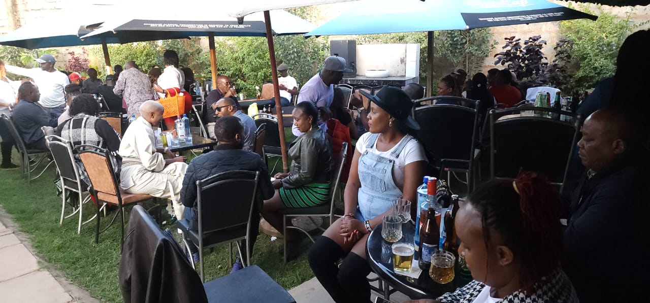 Then came our chance to shine — Chic Soiree got the mic. We talked about the Oldies Vibe 0.2 event happening on August 9th, 2025 at Jabes Gardens — just behind the legendary Waiyaki Way Beekeepers. Mizmor Band, DJ Miles, DJ Me Superfly & MC Prince Eben A lineup like no other: Mizmor Band to bring the live magic, DJ Miles International to hype the crowd, DJ Me Superfly to hit us with classics, and MC Prince Eben to hold it all down. If you miss this, you’ll be missing a piece of your youth.
